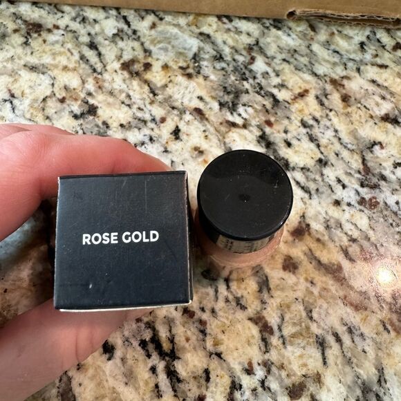 Saint Luxe Rose Gold Cream Glow brand new in box - Picture 4 of 4
